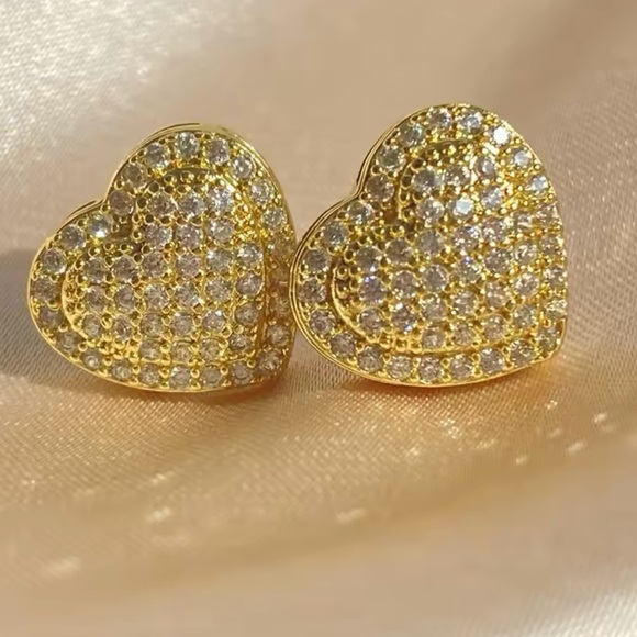 14k Gold plated Diamond Heart Stud Glittering Stud - Picture 3 of 4